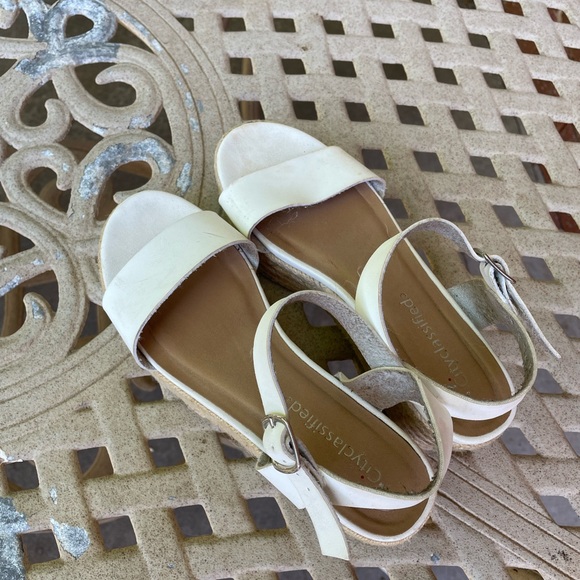 white platform sandals size 6